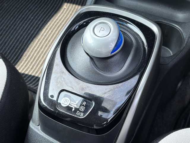 日産 ノート e－パワー X Vセレクション 大分県 2020(令2)年 7.2万km ダークメタルグレー ・社外ナビ(BT.ラジオ)/・全方位カメラ/・エマージェンシーブレーキ/・コーナーセンサー/・ETC/・デジタルインナーミラー/・スマートキー/・プッシュスタート/・フロアマット/・純正アルミホイール