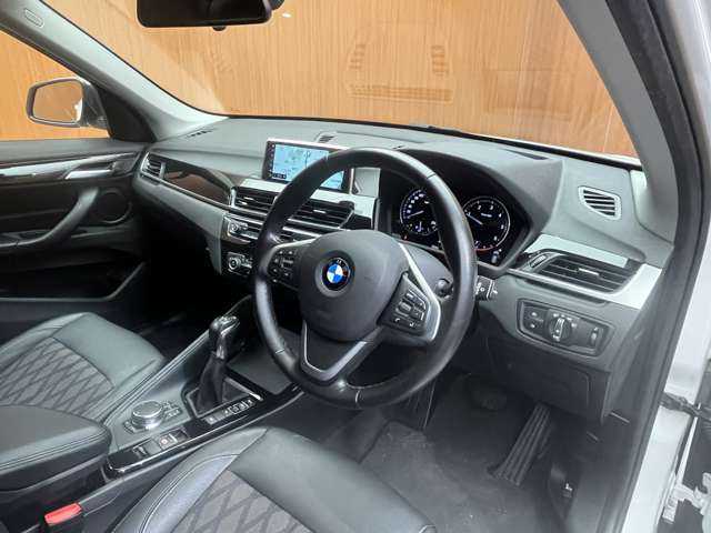 ＢＭＷ Ｘ１ xDrive 18d xライン 千葉県 2018(平30)年 5万km パール ＡＣＣ　/ＨＵＤ　/コンフォートＰＫＧ　/純正ナビ　/バックカメラ　/ハーフレザーシート　/シートヒーター　/ＬＥＤヘッドライト　/オートライト　/電動リアゲート　/ＥＴＣ　/ドライブレコーダー　/純正１８インチＡＷ