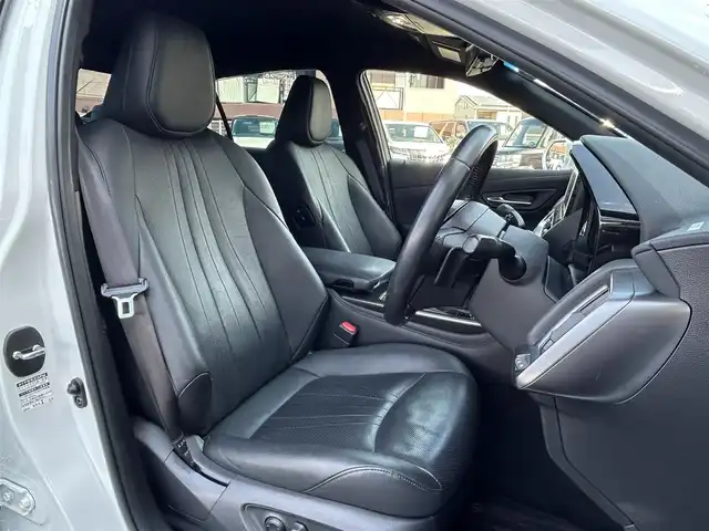 トヨタ クラウン ハイブリッド RS アドバンス 福岡県 2021(令3)年 5.7万km プレシャスホワイトパール ワンオーナー/デジタルインナーミラー/12.3インチ純正コネクテッドナビ/　(AM/FM/CD/DVD/Bluetooth/Miracast/フルセグTV)/パノラミックビューモニター/バック/フロント/サイドカメラ/トヨタセーフティセンス/・プリクラッシュセーフティ/・レーントレーシングアシスト/・オートマッチックハイビーム/・ロードサインアシスト/・レーダークルーズコントロール/・先行車発進告知/ブラインドスポットモニター/クリアランスソナー/リヤクロストラフィックアラート/リヤカメラディテクション/横滑り防止/純正18インチアルミホイール/黒色レザーシート/スーパーキャットレーダー探知機/純正前方ドライブレコーダー【DRD-H68S】/ビルトインETC/ドライブモードセレクト/ブレーキホールド/ヘッドアップディスプレイ/パドルシフト/革巻きステアリング/ステアリングスイッチ/ステアリングヒーター/シートメモリー(D)/パワーシート(D/N)/シートヒーター/ベンチレーション(D/N)/純正フロアマット/USBポート/スペアキー×1、カードキー×1/保証書/取扱説明書/ナビ取扱説明書