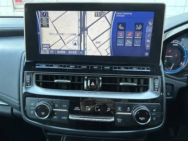 トヨタ クラウン ハイブリッド RS アドバンス 福岡県 2021(令3)年 5.7万km プレシャスホワイトパール ワンオーナー/デジタルインナーミラー/12.3インチ純正コネクテッドナビ/　(AM/FM/CD/DVD/Bluetooth/Miracast/フルセグTV)/パノラミックビューモニター/バック/フロント/サイドカメラ/トヨタセーフティセンス/・プリクラッシュセーフティ/・レーントレーシングアシスト/・オートマッチックハイビーム/・ロードサインアシスト/・レーダークルーズコントロール/・先行車発進告知/ブラインドスポットモニター/クリアランスソナー/リヤクロストラフィックアラート/リヤカメラディテクション/横滑り防止/純正18インチアルミホイール/黒色レザーシート/スーパーキャットレーダー探知機/純正前方ドライブレコーダー【DRD-H68S】/ビルトインETC/ドライブモードセレクト/ブレーキホールド/ヘッドアップディスプレイ/パドルシフト/革巻きステアリング/ステアリングスイッチ/ステアリングヒーター/シートメモリー(D)/パワーシート(D/N)/シートヒーター/ベンチレーション(D/N)/純正フロアマット/USBポート/スペアキー×1、カードキー×1/保証書/取扱説明書/ナビ取扱説明書