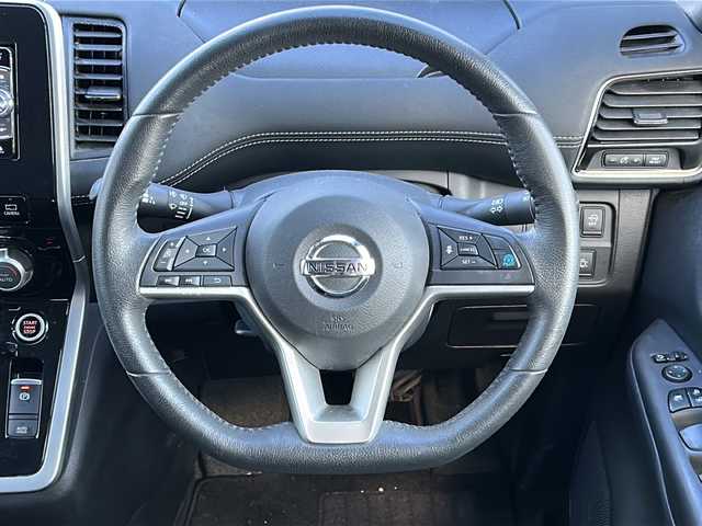 日産 セレナ ハイウェイスターVセレクションⅡ 沖縄県 2019(平31)年 6.8万km インペリアルアンバーP プロパイロット　/エマージェンシーブレーキ　/パーキングアシスト　/フルセグＴＶ　/全方位カメラ　/両側パワースライド　/ＥＴＣ　/インテリジェントルームミラー　/プッシュスタートインテリキー