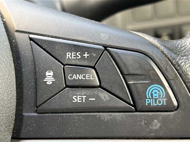 日産 セレナ ハイウェイスターVセレクションⅡ 沖縄県 2019(平31)年 6.8万km インペリアルアンバーP プロパイロット　/エマージェンシーブレーキ　/パーキングアシスト　/フルセグＴＶ　/全方位カメラ　/両側パワースライド　/ＥＴＣ　/インテリジェントルームミラー　/プッシュスタートインテリキー