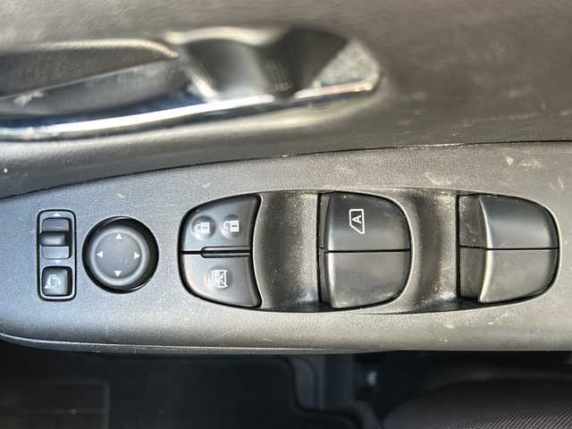 日産 セレナ ハイウェイスターVセレクションⅡ 沖縄県 2019(平31)年 6.8万km インペリアルアンバーP プロパイロット　/エマージェンシーブレーキ　/パーキングアシスト　/フルセグＴＶ　/全方位カメラ　/両側パワースライド　/ＥＴＣ　/インテリジェントルームミラー　/プッシュスタートインテリキー