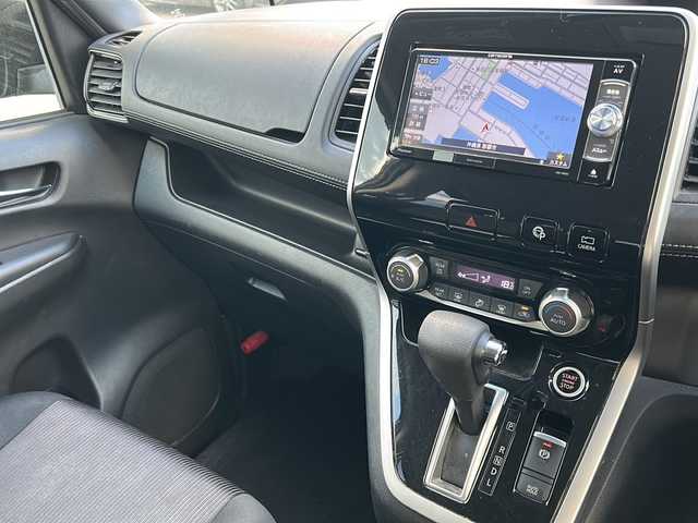 日産 セレナ ハイウェイスターVセレクションⅡ 沖縄県 2019(平31)年 6.8万km インペリアルアンバーP プロパイロット　/エマージェンシーブレーキ　/パーキングアシスト　/フルセグＴＶ　/全方位カメラ　/両側パワースライド　/ＥＴＣ　/インテリジェントルームミラー　/プッシュスタートインテリキー