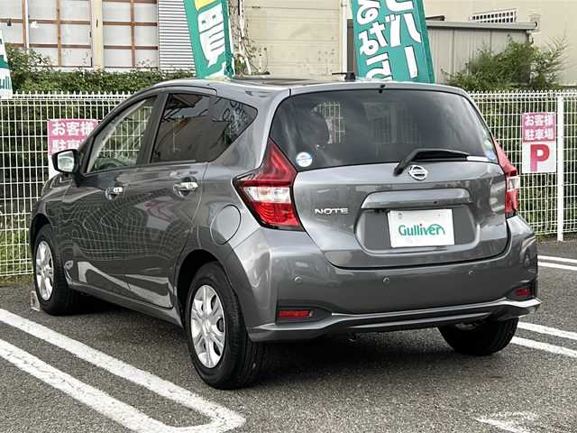 日産 ノート X Vセレクション 兵庫県 2020(令2)年 0.9万km ダークメタルグレー 登録時走行距離8279km/ワンオーナー/純正ナビ/フルセグTV/Bluetooth/インテリジェントエマージェンシーブレーキ/VDC/車線逸脱警報/踏み間違い衝突防止アシスト/フロント、バックソナー/LEDヘッドランプ/オートライト/ETC/純正フロアマット/保証書/取説/スペアキー1本