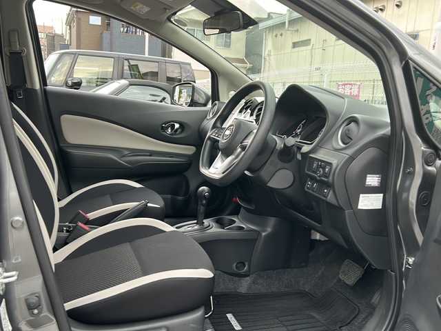 日産 ノート X Vセレクション 兵庫県 2020(令2)年 0.9万km ダークメタルグレー 登録時走行距離8279km/ワンオーナー/純正ナビ/フルセグTV/Bluetooth/インテリジェントエマージェンシーブレーキ/VDC/車線逸脱警報/踏み間違い衝突防止アシスト/フロント、バックソナー/LEDヘッドランプ/オートライト/ETC/純正フロアマット/保証書/取説/スペアキー1本