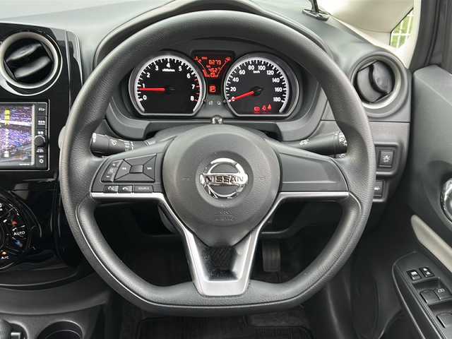 日産 ノート X Vセレクション 兵庫県 2020(令2)年 0.9万km ダークメタルグレー 登録時走行距離8279km/ワンオーナー/純正ナビ/フルセグTV/Bluetooth/インテリジェントエマージェンシーブレーキ/VDC/車線逸脱警報/踏み間違い衝突防止アシスト/フロント、バックソナー/LEDヘッドランプ/オートライト/ETC/純正フロアマット/保証書/取説/スペアキー1本