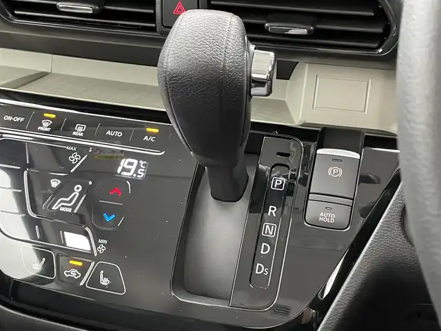 三菱 デリカミニ T プレミアム 滋賀県 2025(令7)年 0.1千km アメジストブラック 届出済み未使用車/純正9インチディスプレイオーディオ/【Bluetooth/Apple CarPlay/Android Auto】/両側パワースライドドア/ハーフレザーシート/全方位カメラ/MI-PILOT/クリアランスソナー/レーンキープアシスト/LEDヘッドライト/オートマチックハイビーム/衝突軽減ブレーキ/D/Nシートヒーター/ステアリングヒーター/ヒルディセントコントロール/デジタルインナーミラー/電動パーキングブレーキ/オートブレーキホールド/パドルシフト/後席ロールサンシェード/プッシュスタート/スマートキー/ステアリングリモコン