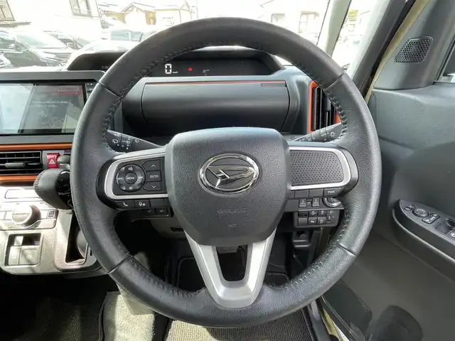 ダイハツ タント ファンクロスターボ 愛知県 2022(令4)年 0.7万km ブラックマイカメタリック/サンドベージュメタリック ターボ車/スマートキー/プッシュスタート/純正ナビ/（CD/DVD/FM/AM/BTHDMI）/フルセグTV/バックカメラ/ビルトインETC/純正15インチAW/両側パワースライドドア /プリクラッシュセーフティシステム/クリアランスソナー /アイドリングストップ/前後ドライブレコーダー/ステアリングスイッチ/純正フロアマット/純正ドアバイザー/ルーフレール/オートライト/取説、保証書