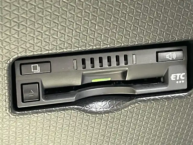 ダイハツ タント ファンクロスターボ 愛知県 2022(令4)年 0.7万km ブラックマイカメタリック/サンドベージュメタリック ターボ車/スマートキー/プッシュスタート/純正ナビ/（CD/DVD/FM/AM/BTHDMI）/フルセグTV/バックカメラ/ビルトインETC/純正15インチAW/両側パワースライドドア /プリクラッシュセーフティシステム/クリアランスソナー /アイドリングストップ/前後ドライブレコーダー/ステアリングスイッチ/純正フロアマット/純正ドアバイザー/ルーフレール/オートライト/取説、保証書