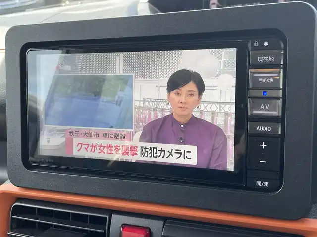 ダイハツ タント ファンクロスターボ 愛知県 2022(令4)年 0.7万km ブラックマイカメタリック/サンドベージュメタリック ターボ車/スマートキー/プッシュスタート/純正ナビ/（CD/DVD/FM/AM/BTHDMI）/フルセグTV/バックカメラ/ビルトインETC/純正15インチAW/両側パワースライドドア /プリクラッシュセーフティシステム/クリアランスソナー /アイドリングストップ/前後ドライブレコーダー/ステアリングスイッチ/純正フロアマット/純正ドアバイザー/ルーフレール/オートライト/取説、保証書
