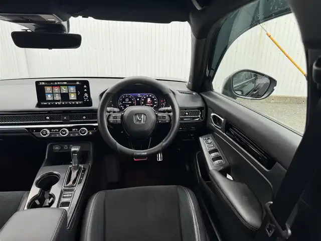 ホンダ シビック EX 静岡県 2022(令4)年 5.6万km クリスタルブラックパール ワンオーナー/ホンダセンシング/渋滞追従機能付クルーズコントロール/トラフィックジャムアシスト/アダプティブドライビングビーム/純正ナビ/・Bluetooth・フルセグTV/・ハンズフリー・USB・iPod/・車内Wi-Fi（別途プラン購入が必要）/・AM/FMラジオ・スマートフォン連携/BOSEプレミアムサウンドシステム/ワイヤレス充電器/バックカメラ/ビルトインETC2.0/10.2インチデジタルグラフィックメーター/ハーフレザーシート/前席パワーシート/（運転席8Way/助手席4Way）/前席シートヒーター/パドルシフト/フットライト/シートアンダーライト/センターコンソールボックスイルミ/ドリンクホルダーイルミ/スマートキー（スペア有り）/プッシュスタート/LEDフォグランプ/フロアマット/ドアバイザー/純正18インチAW/ウィンカーミラー/オートリトラクタブルミラー/取説・新車時保証書