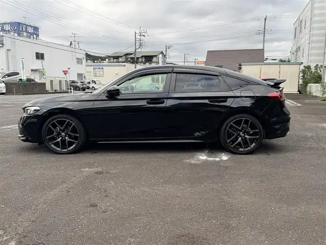 ホンダ シビック EX 静岡県 2022(令4)年 5.6万km クリスタルブラックパール ワンオーナー/ホンダセンシング/渋滞追従機能付クルーズコントロール/トラフィックジャムアシスト/アダプティブドライビングビーム/純正ナビ/・Bluetooth・フルセグTV/・ハンズフリー・USB・iPod/・車内Wi-Fi（別途プラン購入が必要）/・AM/FMラジオ・スマートフォン連携/BOSEプレミアムサウンドシステム/ワイヤレス充電器/バックカメラ/ビルトインETC2.0/10.2インチデジタルグラフィックメーター/ハーフレザーシート/前席パワーシート/（運転席8Way/助手席4Way）/前席シートヒーター/パドルシフト/フットライト/シートアンダーライト/センターコンソールボックスイルミ/ドリンクホルダーイルミ/スマートキー（スペア有り）/プッシュスタート/LEDフォグランプ/フロアマット/ドアバイザー/純正18インチAW/ウィンカーミラー/オートリトラクタブルミラー/取説・新車時保証書
