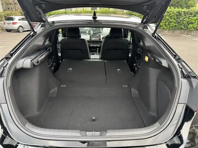ホンダ シビック EX 静岡県 2022(令4)年 5.6万km クリスタルブラックパール ワンオーナー/ホンダセンシング/渋滞追従機能付クルーズコントロール/トラフィックジャムアシスト/アダプティブドライビングビーム/純正ナビ/・Bluetooth・フルセグTV/・ハンズフリー・USB・iPod/・車内Wi-Fi（別途プラン購入が必要）/・AM/FMラジオ・スマートフォン連携/BOSEプレミアムサウンドシステム/ワイヤレス充電器/バックカメラ/ビルトインETC2.0/10.2インチデジタルグラフィックメーター/ハーフレザーシート/前席パワーシート/（運転席8Way/助手席4Way）/前席シートヒーター/パドルシフト/フットライト/シートアンダーライト/センターコンソールボックスイルミ/ドリンクホルダーイルミ/スマートキー（スペア有り）/プッシュスタート/LEDフォグランプ/フロアマット/ドアバイザー/純正18インチAW/ウィンカーミラー/オートリトラクタブルミラー/取説・新車時保証書