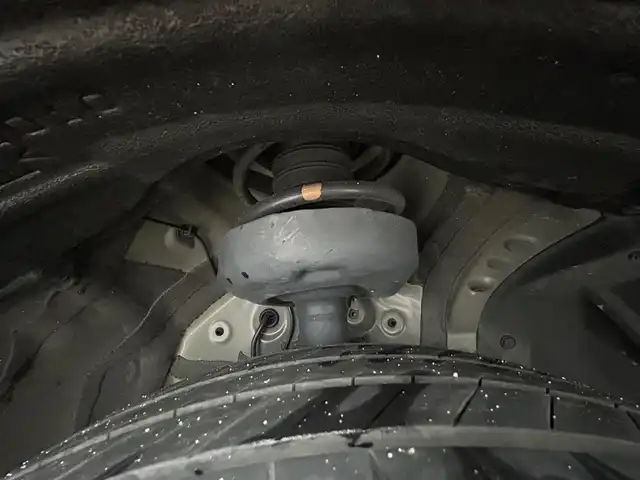 トヨタ ヴォクシー ハイブリッド S－Z 岡山県 2024(令6)年 1.9万km グリッターブラックガラスフレーク 快適利便パッケージ/ハーフレザーシート/純正10.5インチディスプレイオーディオ/　「ナビ/フルセグ/Bluetooth/DVD/ Carplay」/ブラインドスポットモニター/バックカメラ/ユニバーサルステップ（左回りのみ）/追従型クルーズコントロール/オートハイビーム/LEDヘッドライト/ビルトインETC2.0/両側パワースライドドア/シートヒーター(1列目/2列目)/衝突軽減ブレーキシステム/車線逸脱防止システム/横滑り防止装置/純正17インチアルミホイール/コーナーセンサー（前後）/純正フロアマット/ステアリングスイッチ/プッシュスタート/スマートキー×1