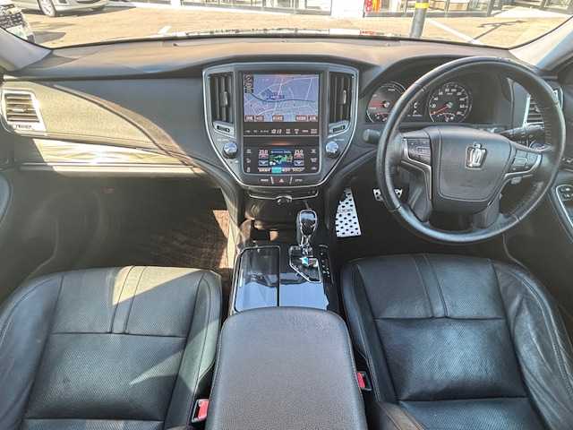 トヨタ クラウン ハイブリッド アスリートG 宮城県 2014(平26)年 10.4万km プレシャスブラックパール 登録時走行距離103420km/純正HDDナビ/フルセグTV/Bluetooth/AM/FM/CD/DVD/レーダークルーズコントロール/オートライト/バックカメラ/ドライブレコーダー/インテリジェットクリアランスソナー/プリクラッシュセーフティ/パワーシート/シートメモリー/プッシュスタート/スマートキー/LED/純正フロアマット/フォグランプ/純正AW/コーナーセンサー/後席サンシェード/4WD/電動格納ミラー/ドアバイザー