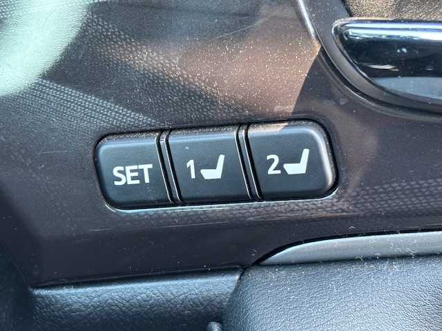 トヨタ クラウン ハイブリッド アスリートG 宮城県 2014(平26)年 10.4万km プレシャスブラックパール 登録時走行距離103420km/純正HDDナビ/フルセグTV/Bluetooth/AM/FM/CD/DVD/レーダークルーズコントロール/オートライト/バックカメラ/ドライブレコーダー/インテリジェットクリアランスソナー/プリクラッシュセーフティ/パワーシート/シートメモリー/プッシュスタート/スマートキー/LED/純正フロアマット/フォグランプ/純正AW/コーナーセンサー/後席サンシェード/4WD/電動格納ミラー/ドアバイザー