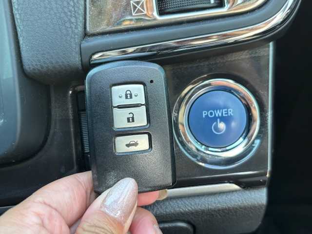 トヨタ クラウン ハイブリッド アスリートG 宮城県 2014(平26)年 10.4万km プレシャスブラックパール 登録時走行距離103420km/純正HDDナビ/フルセグTV/Bluetooth/AM/FM/CD/DVD/レーダークルーズコントロール/オートライト/バックカメラ/ドライブレコーダー/インテリジェットクリアランスソナー/プリクラッシュセーフティ/パワーシート/シートメモリー/プッシュスタート/スマートキー/LED/純正フロアマット/フォグランプ/純正AW/コーナーセンサー/後席サンシェード/4WD/電動格納ミラー/ドアバイザー