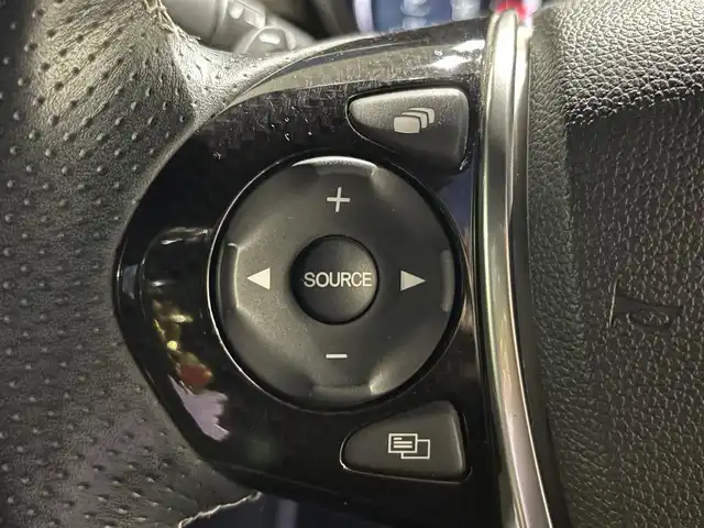 ホンダ Ｓ６６０ α 熊本県 2016(平28)年 5万km プレミアムスターホワイトパール 純正ディスプレイオーディオ/【BT/USB/HDMI】/バックカメラ/CTBA/クルーズコントロール/革巻きステアリング/ステアリングリモコン/パドルシフト/ETC/ハーフレザーシート/純正15インチアルミホイール/LEDオートライト/スマートキー/スペアキー/純正フロアマット