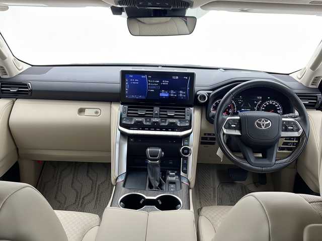 トヨタ ランドクルーザー ZX 千葉県 2024(令6)年 1.2万km プレシャスホワイトパール 純正ナビ/　CD/DVD/Bluetooth/フルセグTV/　Apple car play/Android Auto/JBLサウンド/モデリスタエアロパッケージA＋リアスポイラー/サンルーフ/純正後席モニター/トヨタセーフティセンス/レーダークルーズコントロール/レーンキープアシスト/衝突軽減ブレーキ/クリアランスソナー/全方位カメラ/ヘッドアップディスプレイ/ブラインドスポットモニター/先行車発進警報/ロードサインアシスト/ダウンヒルアシスト/電動パーキング/オートホールド/オートハイビーム/指紋認証スタートボタン/ルーフレール/クールBOX/レザーシート/前席パワーシート/運転席シートメモリー/シートヒーター/エアーシート（セカンドシートまで）/ステアリングヒーター/パワーバックドア/電動格納サードシート/三眼LED/フォグランプ/ビルトインETC２．０/フロアマット/ドアバイザー