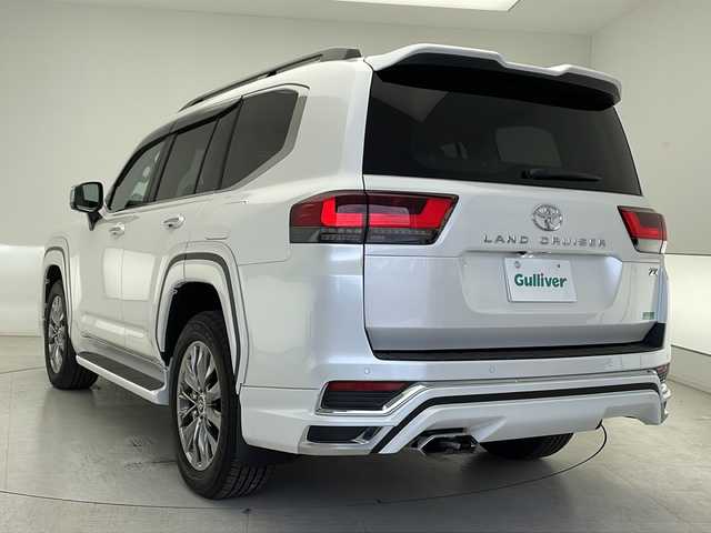 トヨタ ランドクルーザー ZX 千葉県 2024(令6)年 1.2万km プレシャスホワイトパール 純正ナビ/　CD/DVD/Bluetooth/フルセグTV/　Apple car play/Android Auto/JBLサウンド/モデリスタエアロパッケージA＋リアスポイラー/サンルーフ/純正後席モニター/トヨタセーフティセンス/レーダークルーズコントロール/レーンキープアシスト/衝突軽減ブレーキ/クリアランスソナー/全方位カメラ/ヘッドアップディスプレイ/ブラインドスポットモニター/先行車発進警報/ロードサインアシスト/ダウンヒルアシスト/電動パーキング/オートホールド/オートハイビーム/指紋認証スタートボタン/ルーフレール/クールBOX/レザーシート/前席パワーシート/運転席シートメモリー/シートヒーター/エアーシート（セカンドシートまで）/ステアリングヒーター/パワーバックドア/電動格納サードシート/三眼LED/フォグランプ/ビルトインETC２．０/フロアマット/ドアバイザー
