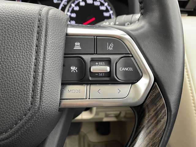 トヨタ ランドクルーザー ZX 千葉県 2024(令6)年 1.2万km プレシャスホワイトパール 純正ナビ/　CD/DVD/Bluetooth/フルセグTV/　Apple car play/Android Auto/JBLサウンド/モデリスタエアロパッケージA＋リアスポイラー/サンルーフ/純正後席モニター/トヨタセーフティセンス/レーダークルーズコントロール/レーンキープアシスト/衝突軽減ブレーキ/クリアランスソナー/全方位カメラ/ヘッドアップディスプレイ/ブラインドスポットモニター/先行車発進警報/ロードサインアシスト/ダウンヒルアシスト/電動パーキング/オートホールド/オートハイビーム/指紋認証スタートボタン/ルーフレール/クールBOX/レザーシート/前席パワーシート/運転席シートメモリー/シートヒーター/エアーシート（セカンドシートまで）/ステアリングヒーター/パワーバックドア/電動格納サードシート/三眼LED/フォグランプ/ビルトインETC２．０/フロアマット/ドアバイザー