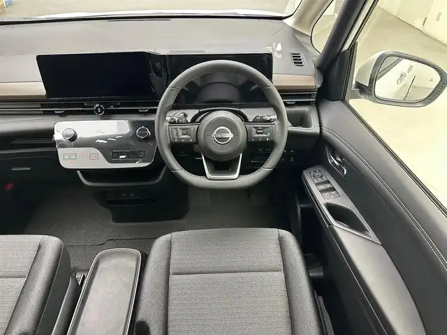 日産 セレナ e－パワー ハイウェイスター V 兵庫県 2025(令7)年 0.1千km プリズムホワイト 登録済未使用車/ヘッドランプ オートレベライザー/アダプティブLEDヘッドライトシステム/LEDフォグ/インテリジェント アラウンドビューモニター（移動物 検知機能付/インテリジェント ルームミラー/アドバンスドドライブアシストディスプレイ（12.3インチカラーディスプレイ）/統合型インターフェースディスプレイ/ワイヤレス充電器/6スピーカー/NissanConnectナビゲーションシステム（地デジ内蔵）/車載通信ユニット（TCU[Telematics Control Unit]/ETC2.0ユニット（ビルトインタイプ）/ドライブレコーダー（前後セット）/プロパイロット（ナビリンク機能付）/プロパイロット緊急停止支援システム（SOSコール機能付）SOSコール（488400円）/後席専用モニターHDMI NissanConnectナビ付車用(125400円)/純正１６インチAW/スペアキーｘ１/コーナーセンサー/Bt/USB/HDMI/フルセグ