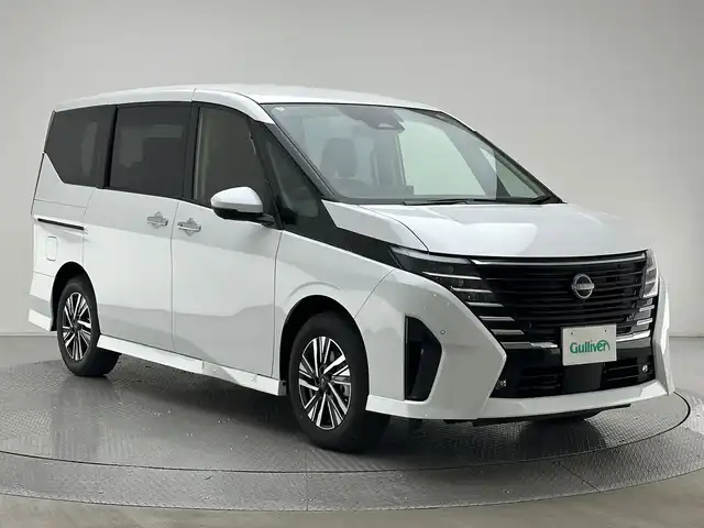 日産 セレナ e－パワー ハイウェイスター V 兵庫県 2025(令7)年 0.1千km プリズムホワイト 登録済未使用車/ヘッドランプ オートレベライザー/アダプティブLEDヘッドライトシステム/LEDフォグ/インテリジェント アラウンドビューモニター（移動物 検知機能付/インテリジェント ルームミラー/アドバンスドドライブアシストディスプレイ（12.3インチカラーディスプレイ）/統合型インターフェースディスプレイ/ワイヤレス充電器/6スピーカー/NissanConnectナビゲーションシステム（地デジ内蔵）/車載通信ユニット（TCU[Telematics Control Unit]/ETC2.0ユニット（ビルトインタイプ）/ドライブレコーダー（前後セット）/プロパイロット（ナビリンク機能付）/プロパイロット緊急停止支援システム（SOSコール機能付）SOSコール（488400円）/後席専用モニターHDMI NissanConnectナビ付車用(125400円)/純正１６インチAW/スペアキーｘ１/コーナーセンサー/Bt/USB/HDMI/フルセグ