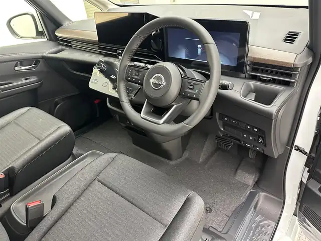 日産 セレナ e－パワー ハイウェイスター V 兵庫県 2025(令7)年 0.1千km プリズムホワイト 登録済未使用車/ヘッドランプ オートレベライザー/アダプティブLEDヘッドライトシステム/LEDフォグ/インテリジェント アラウンドビューモニター（移動物 検知機能付/インテリジェント ルームミラー/アドバンスドドライブアシストディスプレイ（12.3インチカラーディスプレイ）/統合型インターフェースディスプレイ/ワイヤレス充電器/6スピーカー/NissanConnectナビゲーションシステム（地デジ内蔵）/車載通信ユニット（TCU[Telematics Control Unit]/ETC2.0ユニット（ビルトインタイプ）/ドライブレコーダー（前後セット）/プロパイロット（ナビリンク機能付）/プロパイロット緊急停止支援システム（SOSコール機能付）SOSコール（488400円）/後席専用モニターHDMI NissanConnectナビ付車用(125400円)/純正１６インチAW/スペアキーｘ１/コーナーセンサー/Bt/USB/HDMI/フルセグ