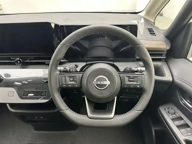 日産 セレナ e－パワー ハイウェイスター V 兵庫県 2025(令7)年 0.1千km プリズムホワイト 登録済未使用車/ヘッドランプ オートレベライザー/アダプティブLEDヘッドライトシステム/LEDフォグ/インテリジェント アラウンドビューモニター（移動物 検知機能付/インテリジェント ルームミラー/アドバンスドドライブアシストディスプレイ（12.3インチカラーディスプレイ）/統合型インターフェースディスプレイ/ワイヤレス充電器/6スピーカー/NissanConnectナビゲーションシステム（地デジ内蔵）/車載通信ユニット（TCU[Telematics Control Unit]/ETC2.0ユニット（ビルトインタイプ）/ドライブレコーダー（前後セット）/プロパイロット（ナビリンク機能付）/プロパイロット緊急停止支援システム（SOSコール機能付）SOSコール（488400円）/後席専用モニターHDMI NissanConnectナビ付車用(125400円)/純正１６インチAW/スペアキーｘ１/コーナーセンサー/Bt/USB/HDMI/フルセグ