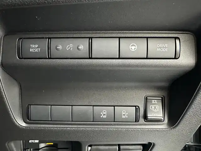 日産 セレナ e－パワー ハイウェイスター V 兵庫県 2025(令7)年 0.1千km プリズムホワイト 登録済未使用車/ヘッドランプ オートレベライザー/アダプティブLEDヘッドライトシステム/LEDフォグ/インテリジェント アラウンドビューモニター（移動物 検知機能付/インテリジェント ルームミラー/アドバンスドドライブアシストディスプレイ（12.3インチカラーディスプレイ）/統合型インターフェースディスプレイ/ワイヤレス充電器/6スピーカー/NissanConnectナビゲーションシステム（地デジ内蔵）/車載通信ユニット（TCU[Telematics Control Unit]/ETC2.0ユニット（ビルトインタイプ）/ドライブレコーダー（前後セット）/プロパイロット（ナビリンク機能付）/プロパイロット緊急停止支援システム（SOSコール機能付）SOSコール（488400円）/後席専用モニターHDMI NissanConnectナビ付車用(125400円)/純正１６インチAW/スペアキーｘ１/コーナーセンサー/Bt/USB/HDMI/フルセグ