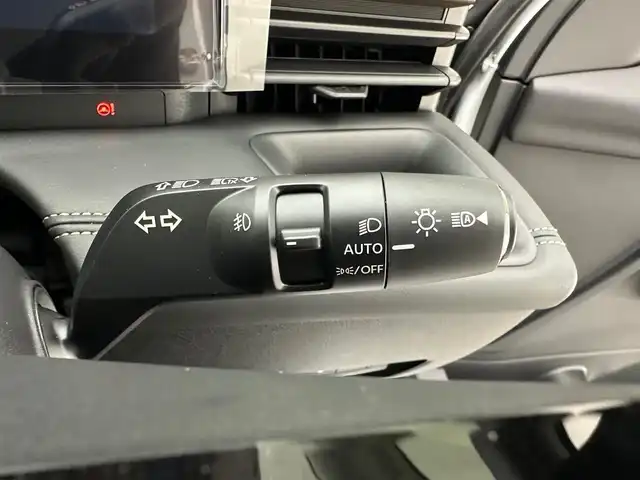 日産 セレナ e－パワー ハイウェイスター V 兵庫県 2025(令7)年 0.1千km プリズムホワイト 登録済未使用車/ヘッドランプ オートレベライザー/アダプティブLEDヘッドライトシステム/LEDフォグ/インテリジェント アラウンドビューモニター（移動物 検知機能付/インテリジェント ルームミラー/アドバンスドドライブアシストディスプレイ（12.3インチカラーディスプレイ）/統合型インターフェースディスプレイ/ワイヤレス充電器/6スピーカー/NissanConnectナビゲーションシステム（地デジ内蔵）/車載通信ユニット（TCU[Telematics Control Unit]/ETC2.0ユニット（ビルトインタイプ）/ドライブレコーダー（前後セット）/プロパイロット（ナビリンク機能付）/プロパイロット緊急停止支援システム（SOSコール機能付）SOSコール（488400円）/後席専用モニターHDMI NissanConnectナビ付車用(125400円)/純正１６インチAW/スペアキーｘ１/コーナーセンサー/Bt/USB/HDMI/フルセグ