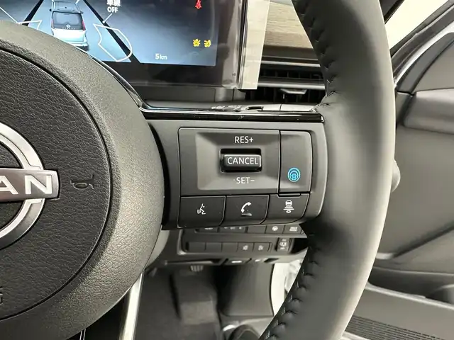 日産 セレナ e－パワー ハイウェイスター V 兵庫県 2025(令7)年 0.1千km プリズムホワイト 登録済未使用車/ヘッドランプ オートレベライザー/アダプティブLEDヘッドライトシステム/LEDフォグ/インテリジェント アラウンドビューモニター（移動物 検知機能付/インテリジェント ルームミラー/アドバンスドドライブアシストディスプレイ（12.3インチカラーディスプレイ）/統合型インターフェースディスプレイ/ワイヤレス充電器/6スピーカー/NissanConnectナビゲーションシステム（地デジ内蔵）/車載通信ユニット（TCU[Telematics Control Unit]/ETC2.0ユニット（ビルトインタイプ）/ドライブレコーダー（前後セット）/プロパイロット（ナビリンク機能付）/プロパイロット緊急停止支援システム（SOSコール機能付）SOSコール（488400円）/後席専用モニターHDMI NissanConnectナビ付車用(125400円)/純正１６インチAW/スペアキーｘ１/コーナーセンサー/Bt/USB/HDMI/フルセグ