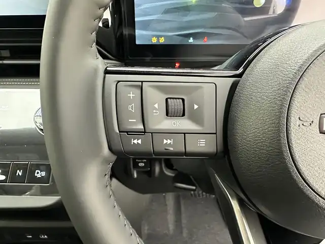 日産 セレナ e－パワー ハイウェイスター V 兵庫県 2025(令7)年 0.1千km プリズムホワイト 登録済未使用車/ヘッドランプ オートレベライザー/アダプティブLEDヘッドライトシステム/LEDフォグ/インテリジェント アラウンドビューモニター（移動物 検知機能付/インテリジェント ルームミラー/アドバンスドドライブアシストディスプレイ（12.3インチカラーディスプレイ）/統合型インターフェースディスプレイ/ワイヤレス充電器/6スピーカー/NissanConnectナビゲーションシステム（地デジ内蔵）/車載通信ユニット（TCU[Telematics Control Unit]/ETC2.0ユニット（ビルトインタイプ）/ドライブレコーダー（前後セット）/プロパイロット（ナビリンク機能付）/プロパイロット緊急停止支援システム（SOSコール機能付）SOSコール（488400円）/後席専用モニターHDMI NissanConnectナビ付車用(125400円)/純正１６インチAW/スペアキーｘ１/コーナーセンサー/Bt/USB/HDMI/フルセグ