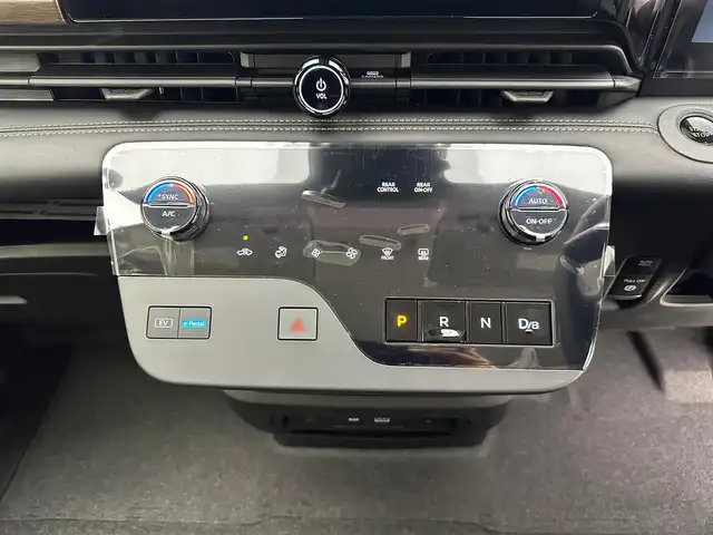 日産 セレナ e－パワー ハイウェイスター V 兵庫県 2025(令7)年 0.1千km プリズムホワイト 登録済未使用車/ヘッドランプ オートレベライザー/アダプティブLEDヘッドライトシステム/LEDフォグ/インテリジェント アラウンドビューモニター（移動物 検知機能付/インテリジェント ルームミラー/アドバンスドドライブアシストディスプレイ（12.3インチカラーディスプレイ）/統合型インターフェースディスプレイ/ワイヤレス充電器/6スピーカー/NissanConnectナビゲーションシステム（地デジ内蔵）/車載通信ユニット（TCU[Telematics Control Unit]/ETC2.0ユニット（ビルトインタイプ）/ドライブレコーダー（前後セット）/プロパイロット（ナビリンク機能付）/プロパイロット緊急停止支援システム（SOSコール機能付）SOSコール（488400円）/後席専用モニターHDMI NissanConnectナビ付車用(125400円)/純正１６インチAW/スペアキーｘ１/コーナーセンサー/Bt/USB/HDMI/フルセグ