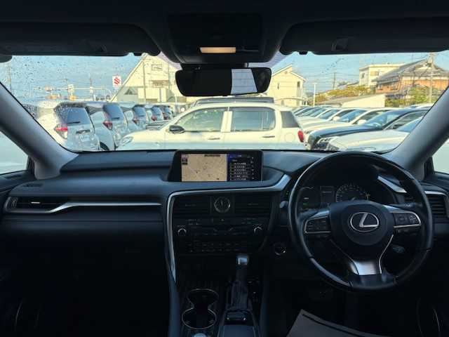 レクサス ＲＸ 450h バージョンL 大阪府 2017(平29)年 2.7万km ソニッククォーツ 純正12.3型ナビ/全方位カメラ/ブラインドスポットモニター/レクサスセーフティーシステム/ヘッドアップディスプレイ/電動リアゲート/パワーシート/シートメモリー/シートヒーター/シートエアコン/黒革シート/三眼LEDヘッドライト/ビルトインETC2.0/純正アルミホイール/スマートキー×2
