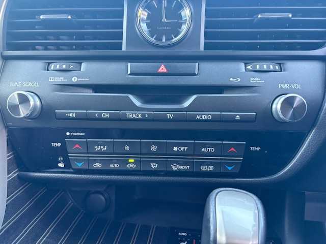 レクサス ＲＸ 450h バージョンL 大阪府 2017(平29)年 2.7万km ソニッククォーツ 純正12.3型ナビ/全方位カメラ/ブラインドスポットモニター/レクサスセーフティーシステム/ヘッドアップディスプレイ/電動リアゲート/パワーシート/シートメモリー/シートヒーター/シートエアコン/黒革シート/三眼LEDヘッドライト/ビルトインETC2.0/純正アルミホイール/スマートキー×2