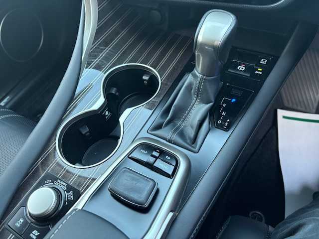 レクサス ＲＸ 450h バージョンL 大阪府 2017(平29)年 2.7万km ソニッククォーツ 純正12.3型ナビ/全方位カメラ/ブラインドスポットモニター/レクサスセーフティーシステム/ヘッドアップディスプレイ/電動リアゲート/パワーシート/シートメモリー/シートヒーター/シートエアコン/黒革シート/三眼LEDヘッドライト/ビルトインETC2.0/純正アルミホイール/スマートキー×2