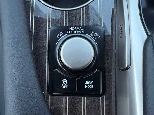 レクサス ＲＸ 450h バージョンL 大阪府 2017(平29)年 2.7万km ソニッククォーツ 純正12.3型ナビ/全方位カメラ/ブラインドスポットモニター/レクサスセーフティーシステム/ヘッドアップディスプレイ/電動リアゲート/パワーシート/シートメモリー/シートヒーター/シートエアコン/黒革シート/三眼LEDヘッドライト/ビルトインETC2.0/純正アルミホイール/スマートキー×2