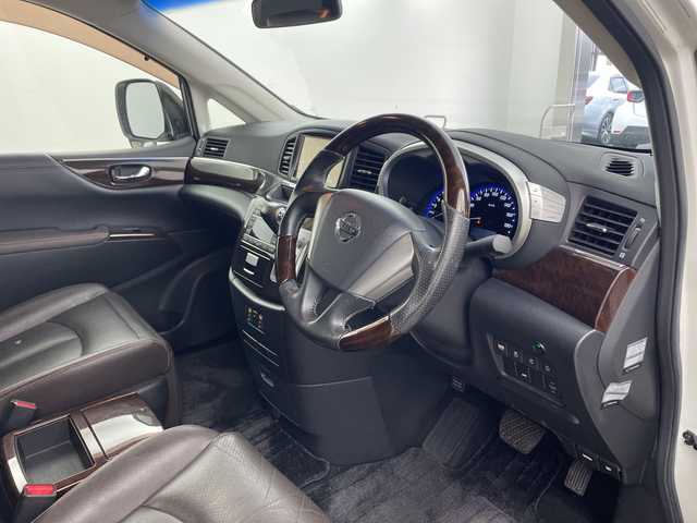 日産 エルグランド 350ハイウェイスター プレミアム 兵庫県 2011(平23)年 6.8万km ブリリアントホワイトパール ・アルパイン製8型ナビ＆フルセグ＆BT＆DVD/・アルパイン製10.2型フリップダウンモニター/・バックカメラ/・両側パワースライドドア/・革シート/・前席シートヒーター/・前席パワーシート/・パワーバックドア/・TEIN車高調/・社外20インチアルミホイール/・スマートキー/・プッシュスタート/・ETC/・LEDヘッドライト/・オートライト/・フロアマット/・横滑り防止装置