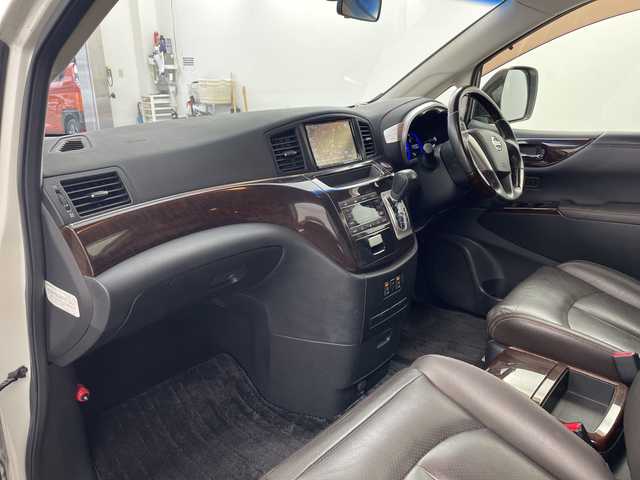 日産 エルグランド 350ハイウェイスター プレミアム 兵庫県 2011(平23)年 6.8万km ブリリアントホワイトパール ・アルパイン製8型ナビ＆フルセグ＆BT＆DVD/・アルパイン製10.2型フリップダウンモニター/・バックカメラ/・両側パワースライドドア/・革シート/・前席シートヒーター/・前席パワーシート/・パワーバックドア/・TEIN車高調/・社外20インチアルミホイール/・スマートキー/・プッシュスタート/・ETC/・LEDヘッドライト/・オートライト/・フロアマット/・横滑り防止装置