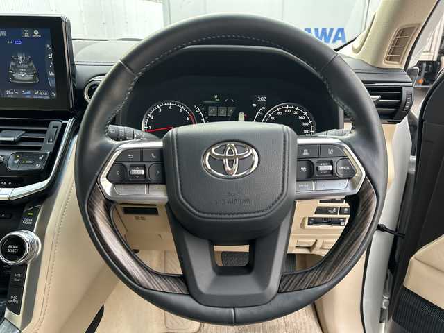 トヨタ ランドクルーザー ZX 栃木県 2024(令6)年 0.4万km プレシャスホワイトパール サンルーフ/リヤエンターテインメントシステム/JBLプレミアムサウンド/寒冷地仕様/ルーフレール/本革シート/クールボックス/電動リヤデフロック/タイヤ空気圧警報システム/パノラミックビューモニター/マルチテレインモニター/純正20inAW