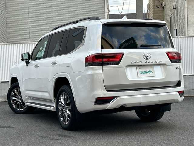 トヨタ ランドクルーザー ZX 栃木県 2024(令6)年 0.4万km プレシャスホワイトパール サンルーフ/リヤエンターテインメントシステム/JBLプレミアムサウンド/寒冷地仕様/ルーフレール/本革シート/クールボックス/電動リヤデフロック/タイヤ空気圧警報システム/パノラミックビューモニター/マルチテレインモニター/純正20inAW