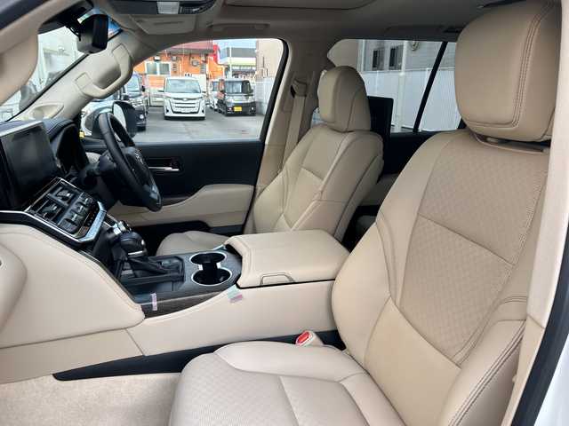 トヨタ ランドクルーザー ZX 栃木県 2024(令6)年 0.4万km プレシャスホワイトパール サンルーフ/リヤエンターテインメントシステム/JBLプレミアムサウンド/寒冷地仕様/ルーフレール/本革シート/クールボックス/電動リヤデフロック/タイヤ空気圧警報システム/パノラミックビューモニター/マルチテレインモニター/純正20inAW