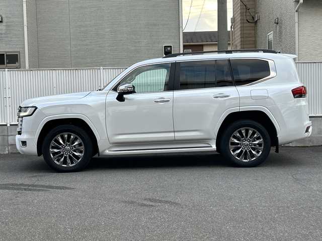 トヨタ ランドクルーザー ZX 栃木県 2024(令6)年 0.4万km プレシャスホワイトパール サンルーフ/リヤエンターテインメントシステム/JBLプレミアムサウンド/寒冷地仕様/ルーフレール/本革シート/クールボックス/電動リヤデフロック/タイヤ空気圧警報システム/パノラミックビューモニター/マルチテレインモニター/純正20inAW