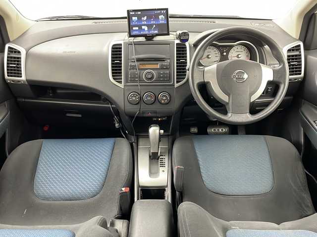 日産 ウイングロード 15M FOUR 道央・札幌 2009(平21)年 13.6万km ホワイトパール ・社外パナソニックポータブルモニター/・純正オーディオ&CD/・ETC/・電動格納ミラー/・純正フロアマット/・ドアバイザー/・オートライト/・ヘッドライトレベライザー/・フォグランプ/・スマートキー/・社外エンジンスターター/・社外AW夏タイヤ積込