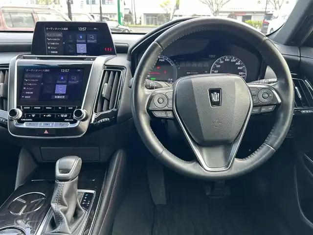 トヨタ クラウン ハイブリッド S スポーツスタイル 鳥取県 2020(令2)年 6.1万km プレシャスブラックパール 純正ナビ/フルセグ/DVD/CD/BT/USB/パノラミックビューカメラ/ETC2.0/ドライブレコーダー(前方)/ハーフレザーシート/前席パワーシート/前席シートヒーター/トヨタセーフティセンス/レーダークルーズコントロール/ステアリングヒーター/パーキングサポートブレーキ/ブラインドスポットモニター/レーンキープアシスト/LEDヘッドライト/19インチアルミホイール/（新品サマータイヤ）/プッシュエンジンスタート/フロアマット/ドアバイザー/保証書・取扱説明書/スペアキー/スタッドレスセット積込み