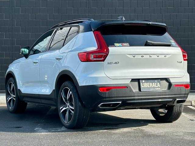 ボルボ ＸＣ４０ T4 AWD Rデザイン 埼玉県 2020(令2)年 3.9万km パール ワンオーナー　/ハーフレザーシート　/純正ナビゲーション　/地デジ　/ブラックルーフ　/純正１９インチアルミホイール　/パワーバックドア　/ＬＥＤヘッドライト　/ルーフレール