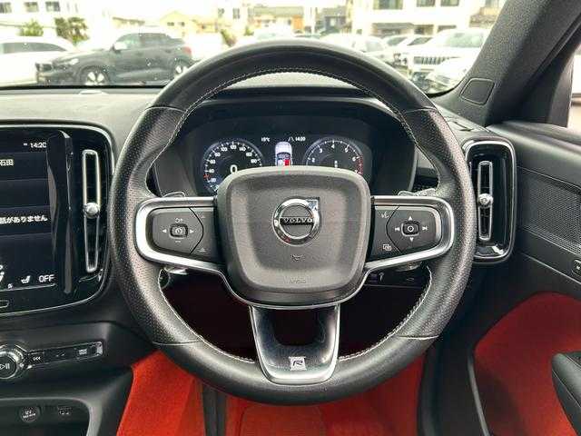 ボルボ ＸＣ４０ T4 AWD Rデザイン 埼玉県 2020(令2)年 3.9万km パール ワンオーナー　/ハーフレザーシート　/純正ナビゲーション　/地デジ　/ブラックルーフ　/純正１９インチアルミホイール　/パワーバックドア　/ＬＥＤヘッドライト　/ルーフレール