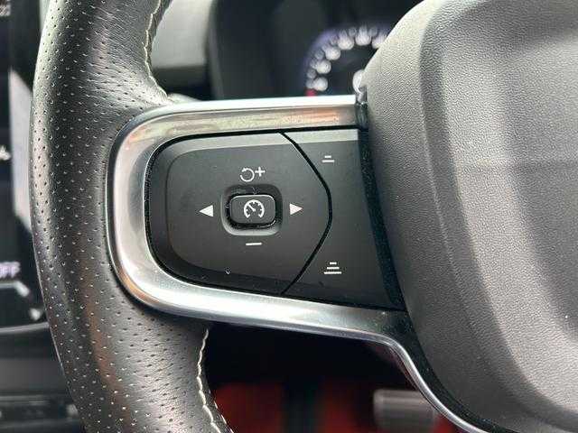 ボルボ ＸＣ４０ T4 AWD Rデザイン 埼玉県 2020(令2)年 3.9万km パール ワンオーナー　/ハーフレザーシート　/純正ナビゲーション　/地デジ　/ブラックルーフ　/純正１９インチアルミホイール　/パワーバックドア　/ＬＥＤヘッドライト　/ルーフレール